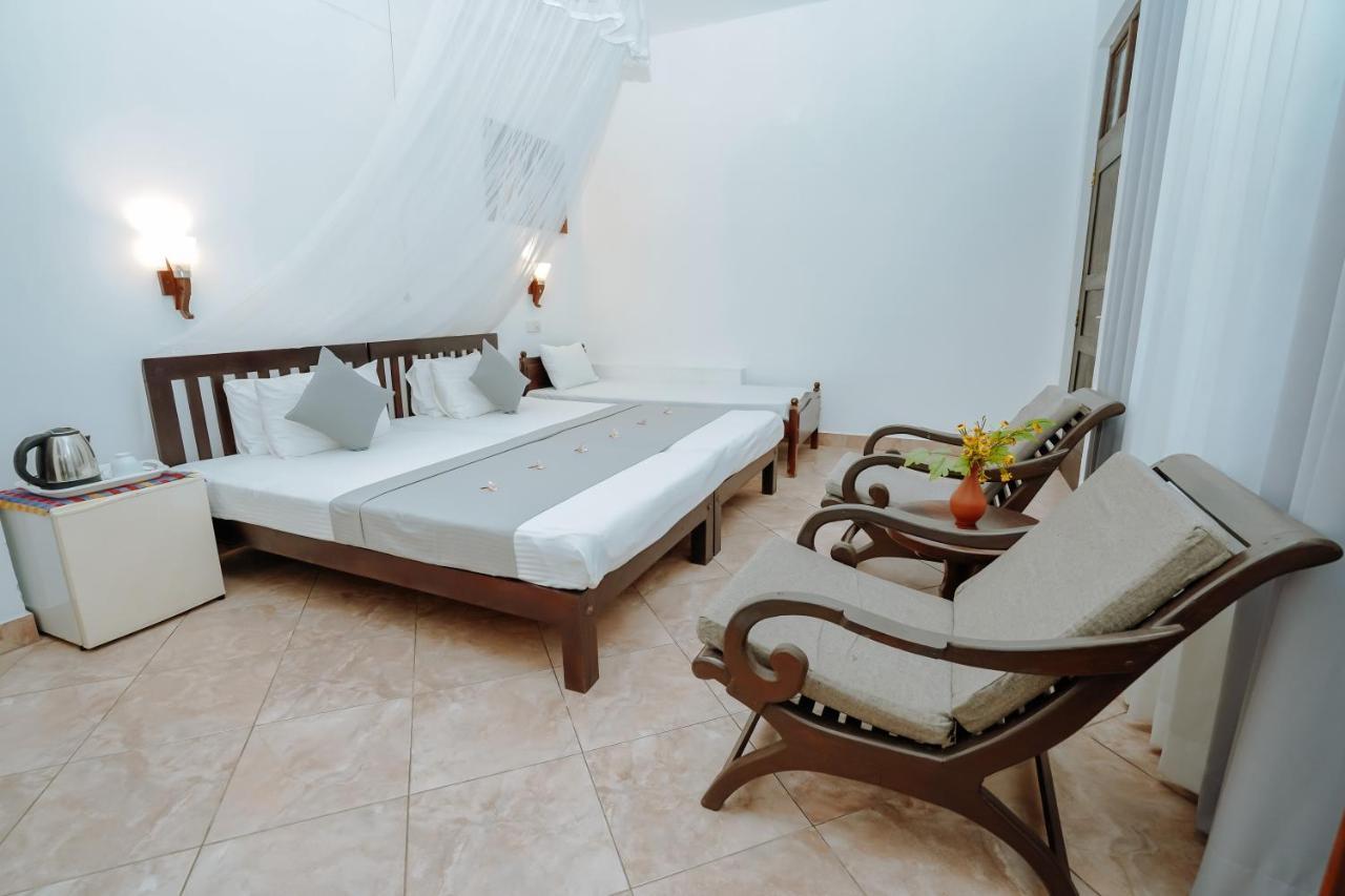 Blue Sky Beach Resort Унаватуна Екстериор снимка
