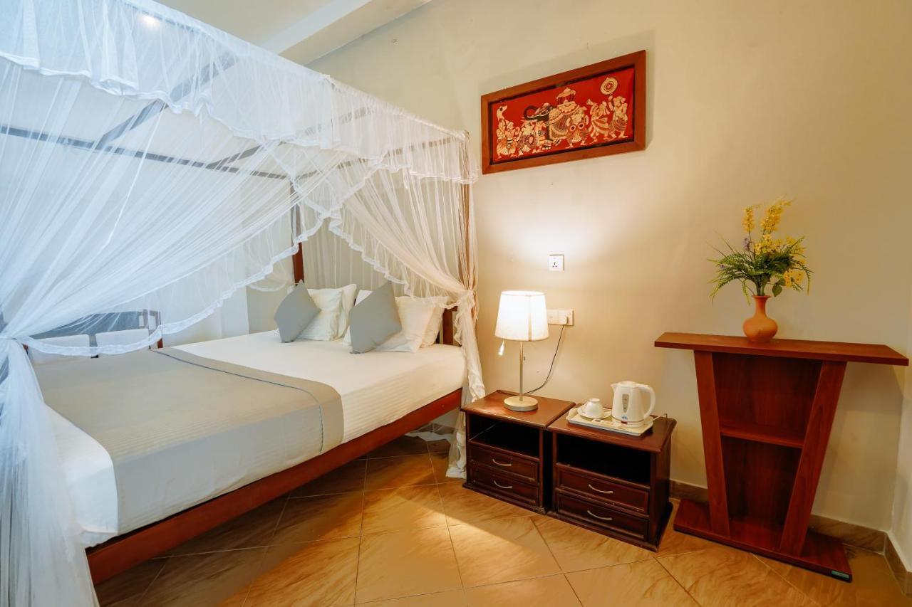 Blue Sky Beach Resort Унаватуна Екстериор снимка