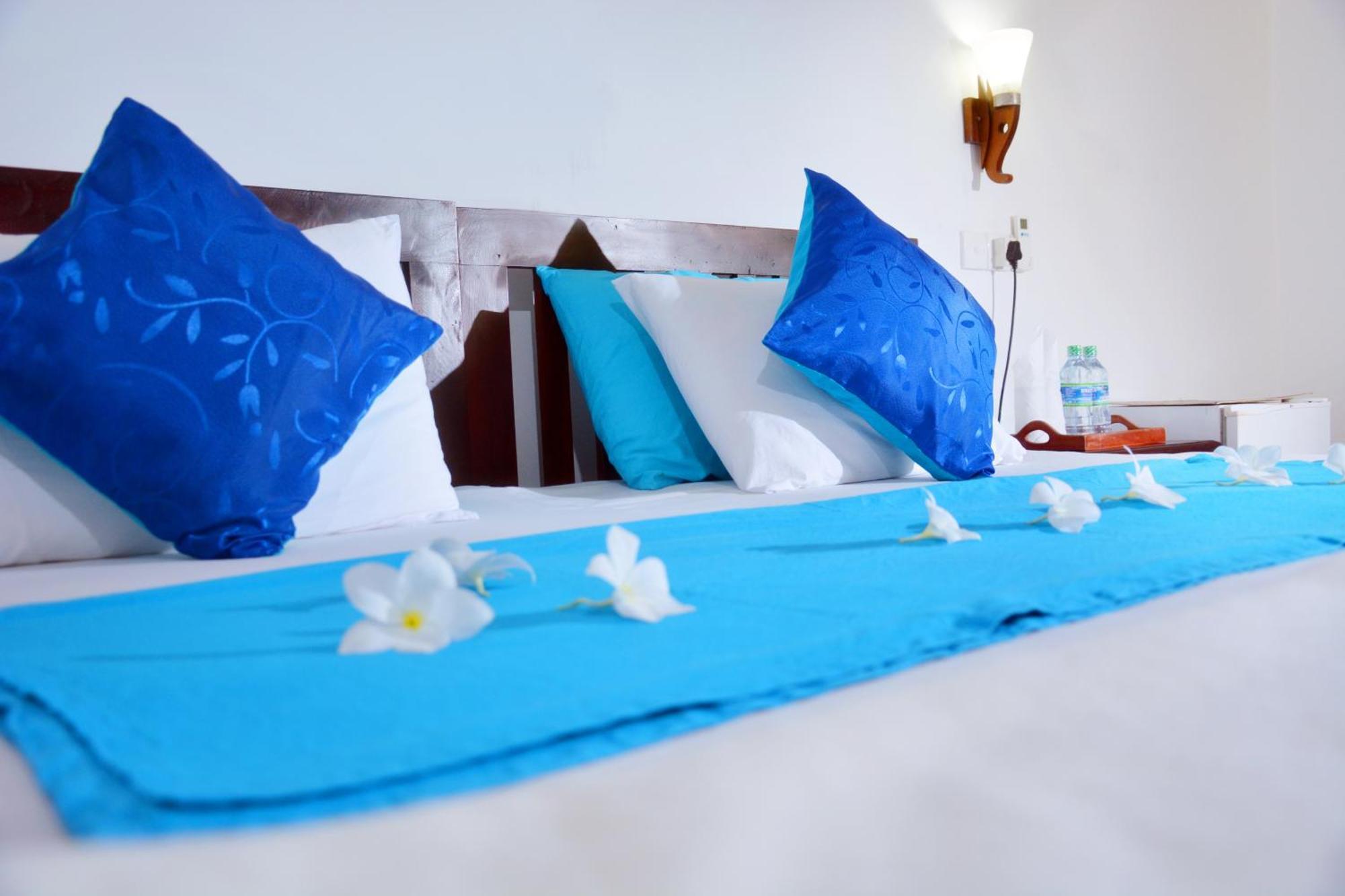 Blue Sky Beach Resort Унаватуна Екстериор снимка