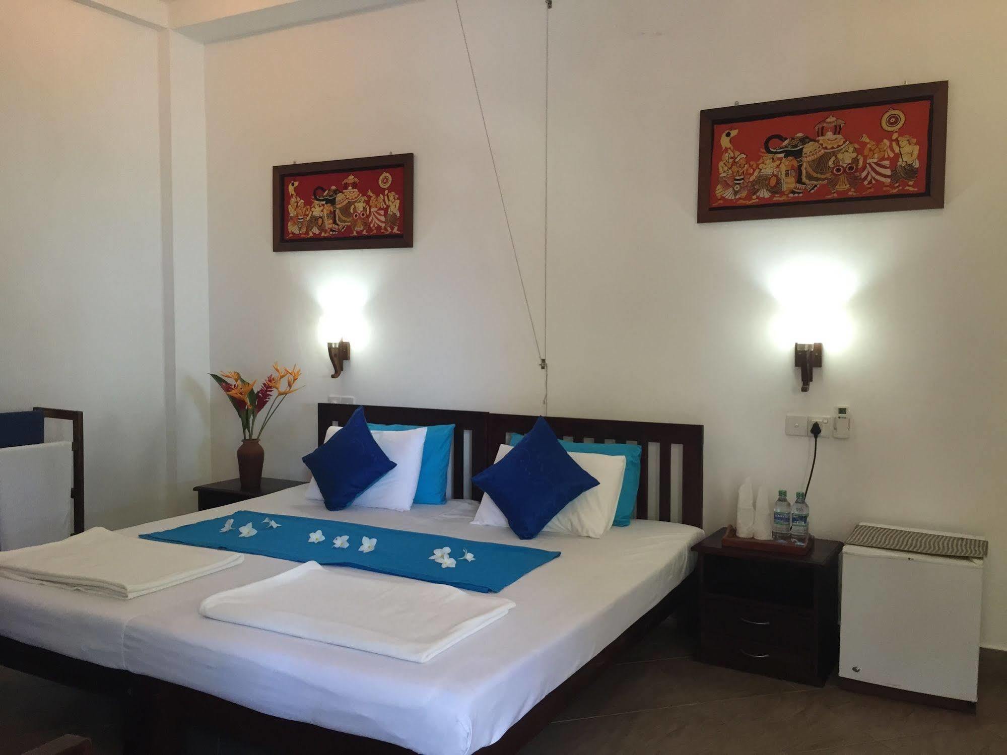 Blue Sky Beach Resort Унаватуна Екстериор снимка