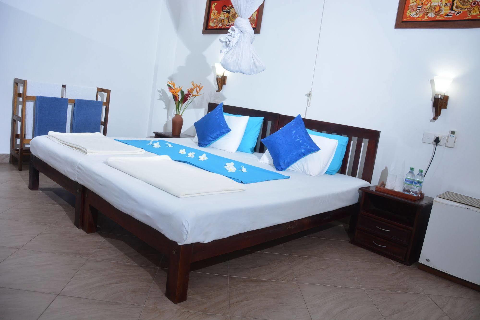 Blue Sky Beach Resort Унаватуна Екстериор снимка